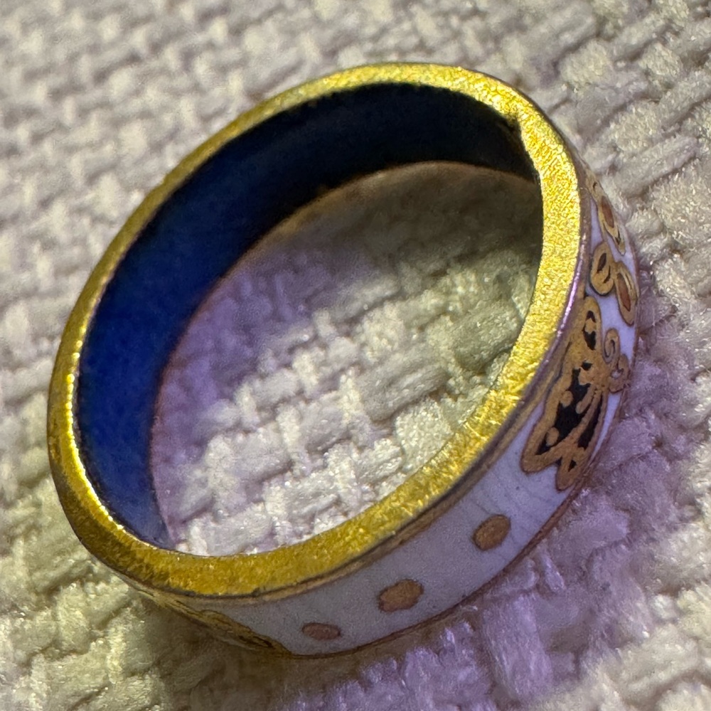 Vintage Gold and White Enamel Ring! - Picture 5 of 7